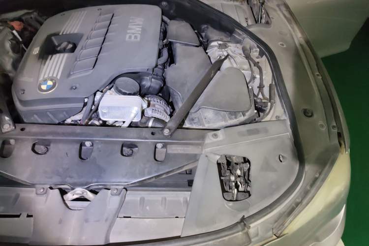 Used BMW 7 Series 2011 730Li Elegant Model Engine Bay Left