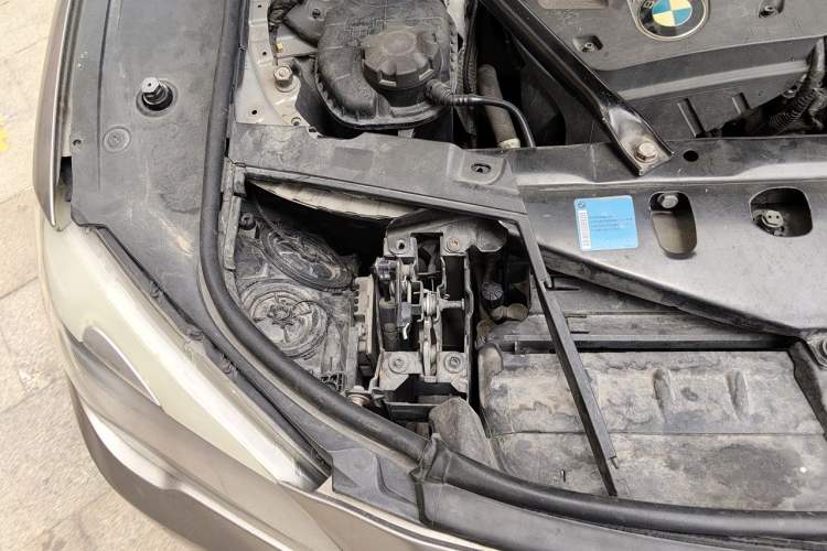 Used BMW 7 Series 2011 730Li Elegant Model Engine Bay Right