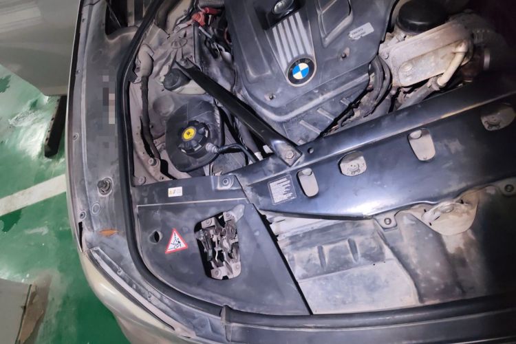 Used BMW 7 Series 2011 730Li Elegant Model Engine Bay Right