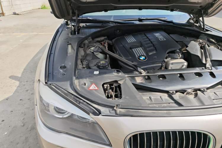 Used BMW 7 Series 2011 730Li Elegant Model Engine Bay Right