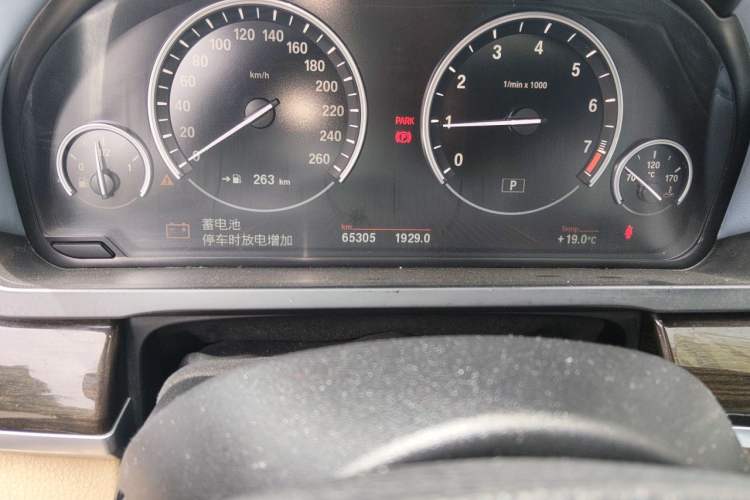 Used BMW 7 Series 2011 730Li Elegant Model Odometer Close Up