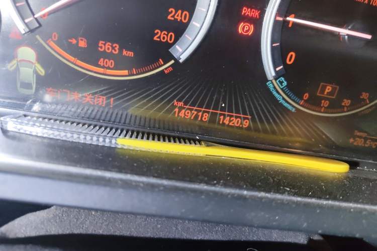 Used BMW 7 Series 2011 730Li Elegant Model Odometer Close Up