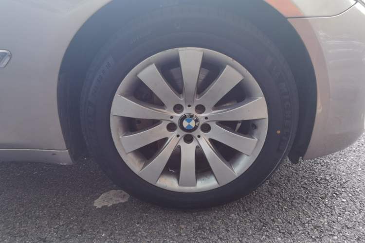 Used BMW 7 Series  Right Front Wheel Hub