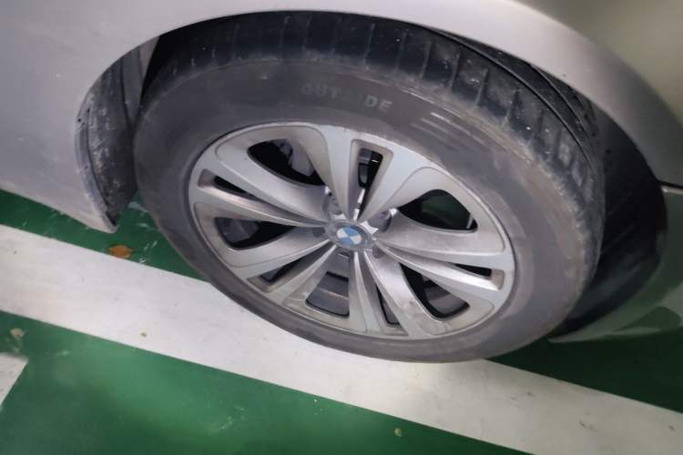 Used BMW 7 Series 2011 730Li Elegant Model Right Front Wheel Hub