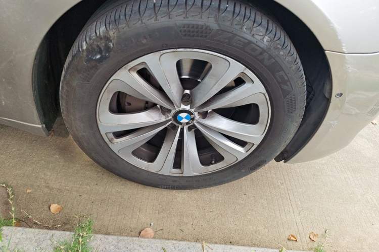 Used BMW 7 Series 2011 730Li Elegant Model Right Front Wheel Hub