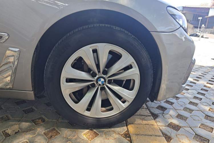 Used BMW 7 Series 2011 730Li Elegant Model Right Front Wheel Hub