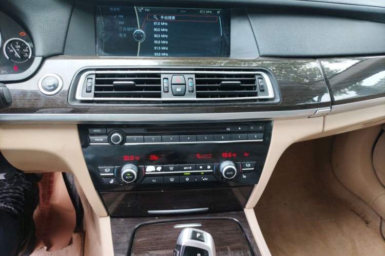 Used BMW 7 Series 2011 730Li Elegant Model Audio And AC Panel
