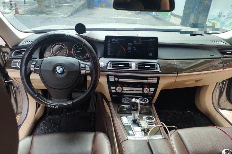 Used BMW 7 Series 2011 730Li Elegant Model Center Console