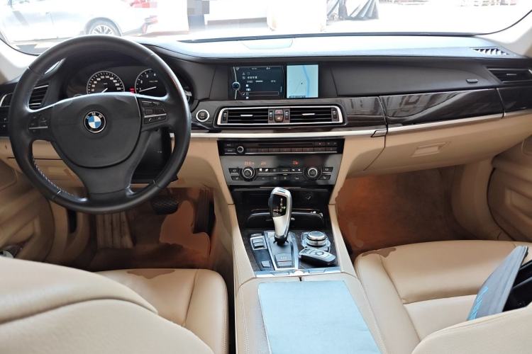 Used BMW 7 Series 2011 730Li Elegant Model Center Console