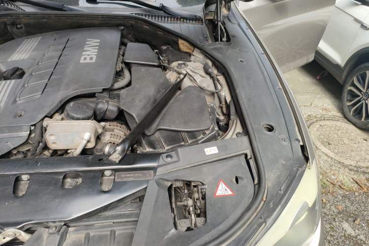 Used BMW 7 Series 2011 730Li Elegant Model Engine Bay Left