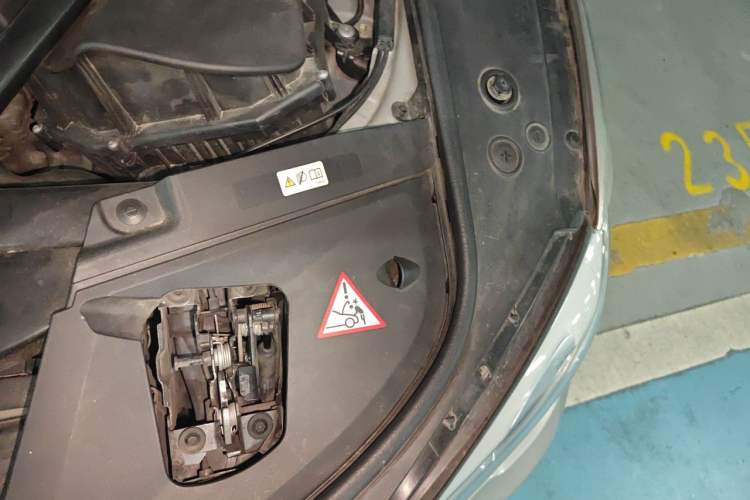 Used BMW 7 Series 2011 730Li Elegant Model Engine Bay Left