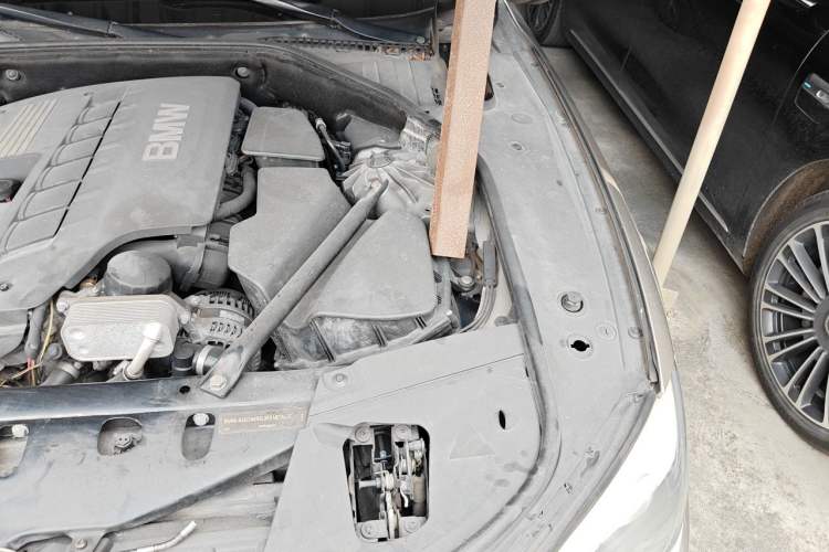 Used BMW 7 Series 2011 730Li Elegant Model Engine Bay Left