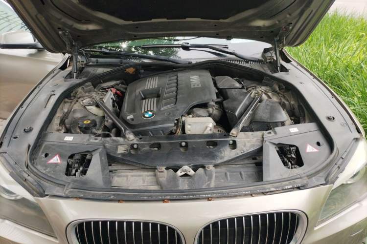 Used BMW 7 Series 2011 730Li Elegant Model Engine Bay