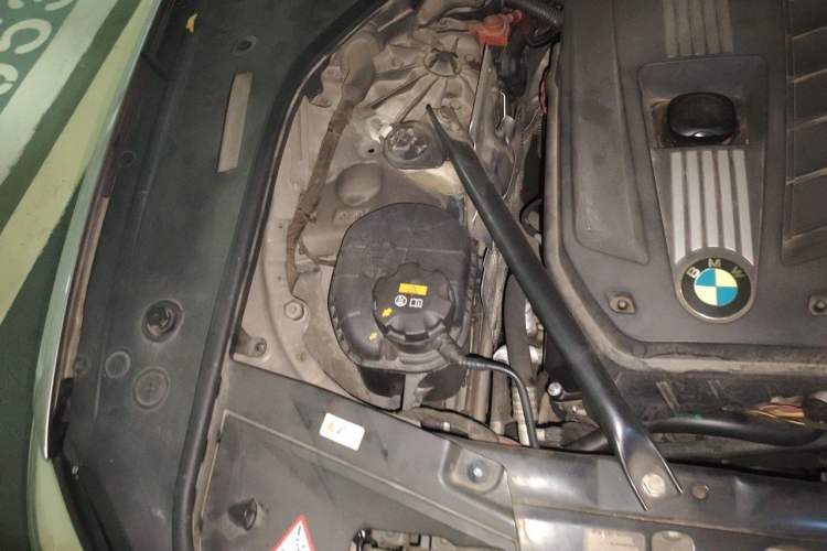 Used BMW 7 Series 2011 730Li Elegant Model Engine Bay Right