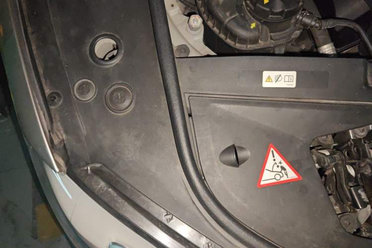 Used BMW 7 Series 2011 730Li Elegant Model Engine Bay Right