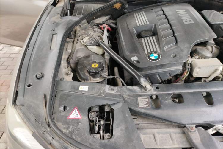 Used BMW 7 Series 2011 730Li Elegant Model Engine Bay Right