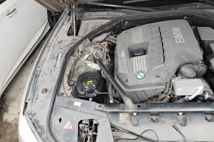 Used BMW 7 Series 2011 730Li Elegant Model Engine Bay Right