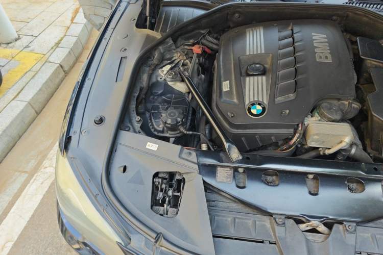 Used BMW 7 Series 2011 730Li Elegant Model Engine Bay Right