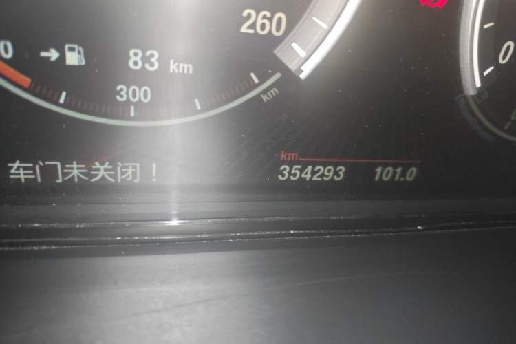 Used BMW 7 Series 2011 750Li xDrive Odometer Close Up
