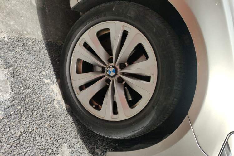 Used BMW 7 Series 2011 730Li Elegant Model Right Front Wheel Hub