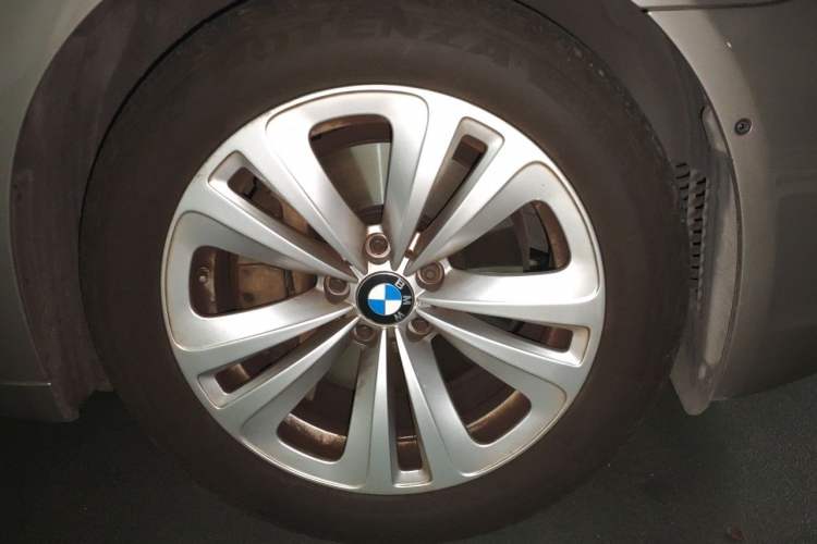 Used BMW 7 Series 2011 730Li Elegant Model Right Front Wheel Hub
