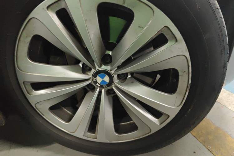 Used BMW 7 Series 2011 730Li Elegant Model Right Front Wheel Hub