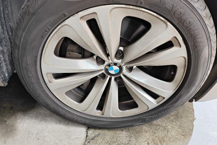 Used BMW 7 Series 2011 730Li Elegant Model Right Front Wheel Hub