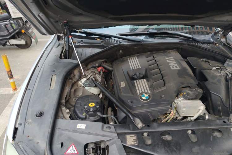 Used BMW 7 Series 2011 730Li Elegant Model Engine Bay Right