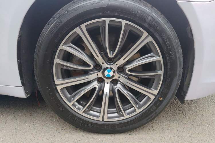 Used BMW 7 Series 2011 730Li Elegant Model Right Front Wheel Hub