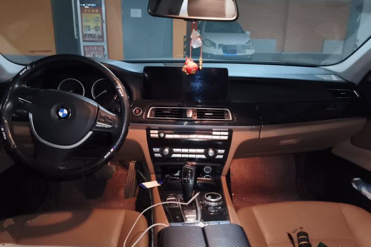 Used BMW 7 Series 2011 730Li Elegant Model Center Console