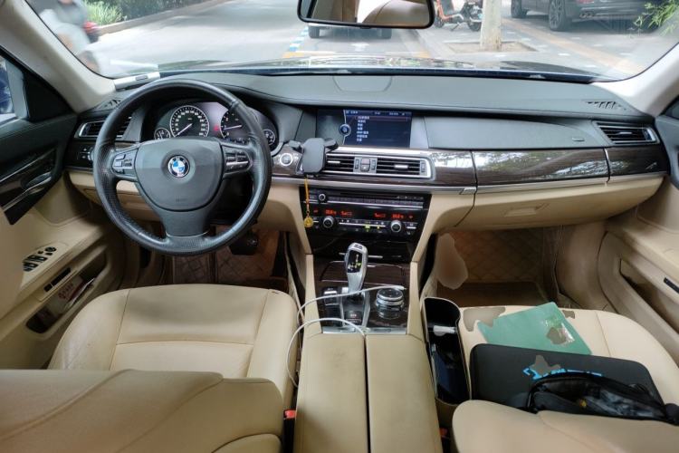 Used BMW 7 Series 2011 730Li Elegant Model Center Console