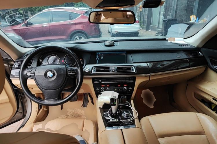 Used BMW 7 Series 2011 730Li Elegant Model Center Console
