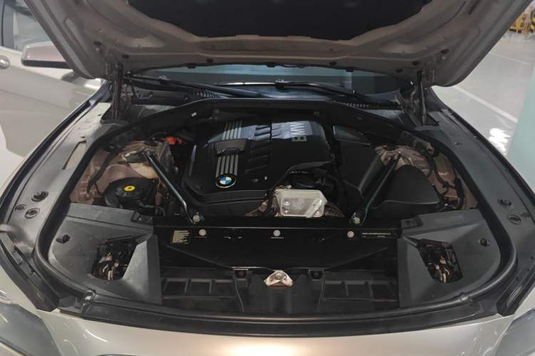Used BMW 7 Series 2011 730Li Elegant Model Engine Bay