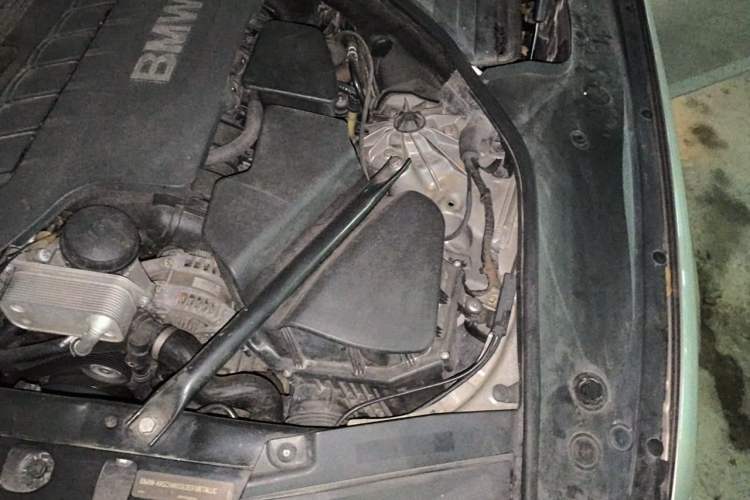 Used BMW 7 Series 2011 730Li Elegant Model Engine Bay Left