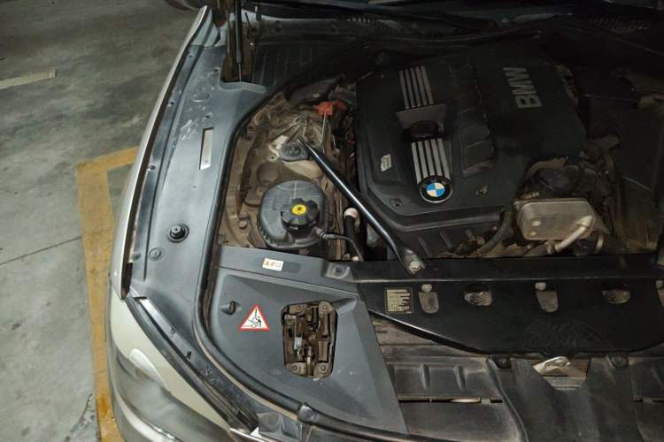 Used BMW 7 Series 2011 730Li Elegant Model Engine Bay Right
