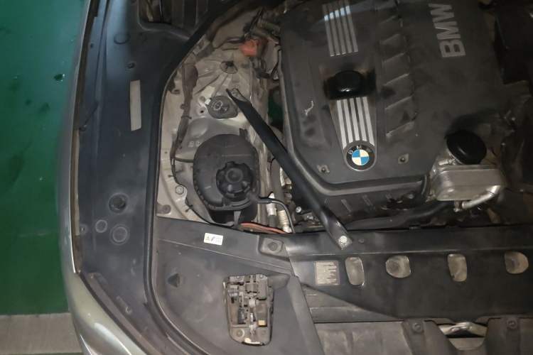 Used BMW 7 Series 2011 730Li Elegant Model Engine Bay Right