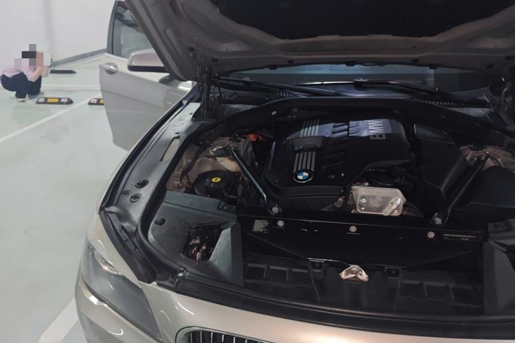 Used BMW 7 Series 2011 730Li Elegant Model Engine Bay Right