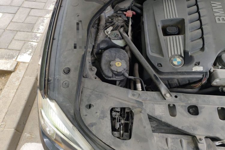 Used BMW 7 Series 2011 730Li Elegant Model Engine Bay Right