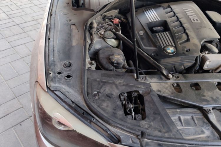 Used BMW 7 Series 2011 730Li Elegant Model Engine Bay Right