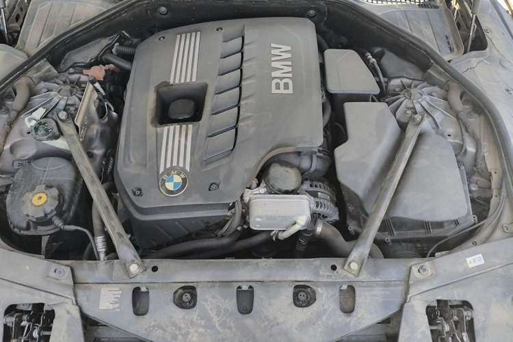 Used BMW 7 Series 2011 730Li Elegant Model Engine Bay