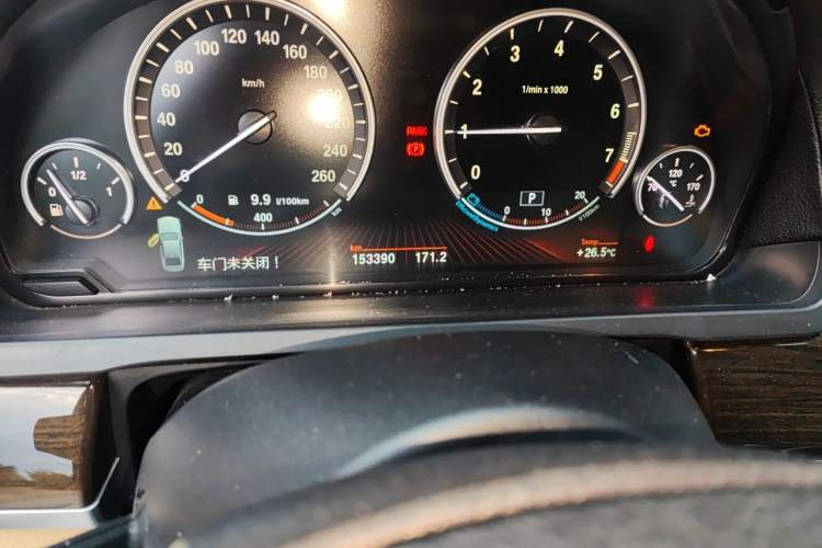 Used BMW 7 Series 2011 730Li Elegant Model Odometer Close Up