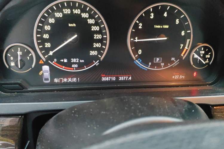 Used BMW 7 Series 2011 730Li Elegant Model Odometer Close Up