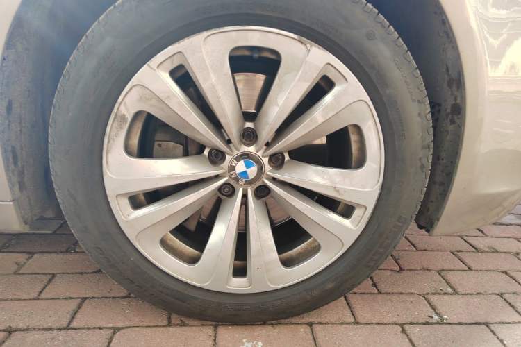 Used BMW 7 Series 2011 730Li Elegant Model Right Front Wheel Hub