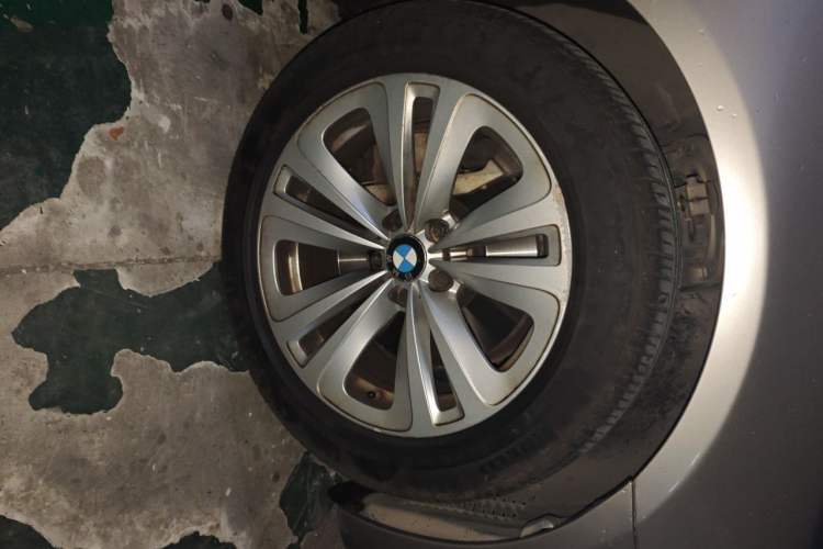 Used BMW 7 Series 2011 730Li Elegant Model Right Front Wheel Hub