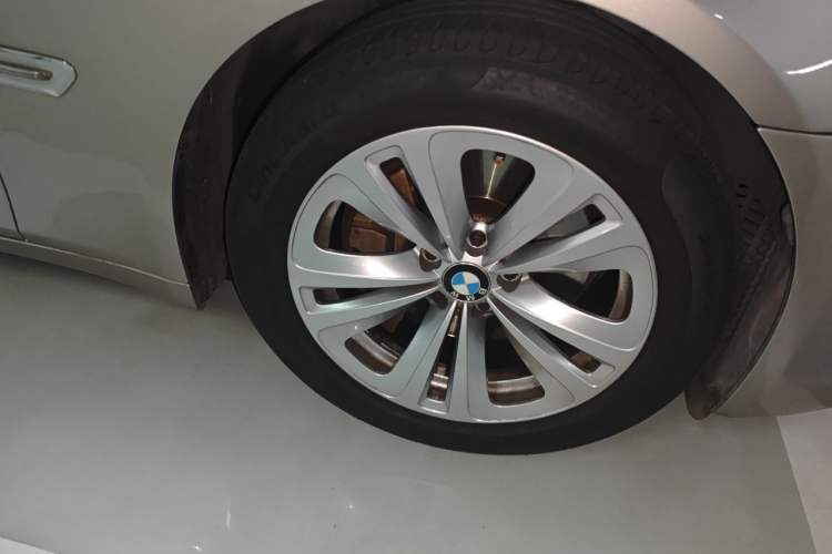 Used BMW 7 Series 2011 730Li Elegant Model Right Front Wheel Hub