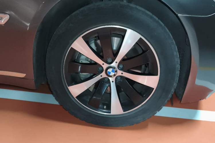 Used BMW 7 Series 2011 730Li Elegant Model Right Front Wheel Hub