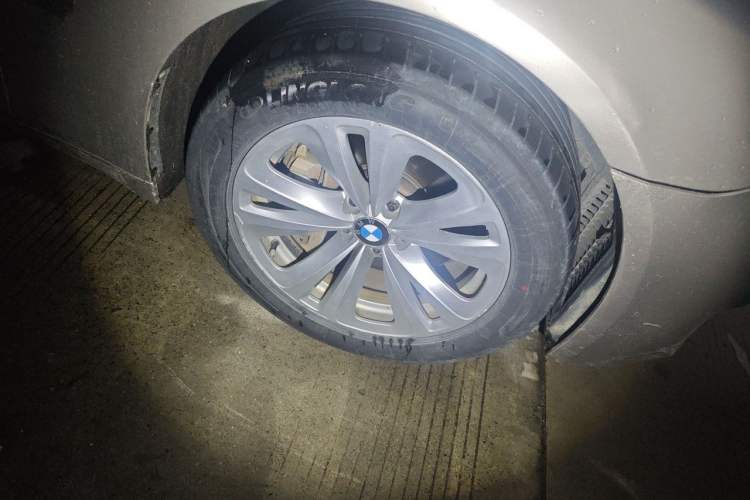 Used BMW 7 Series 2011 730Li Elegant Model Right Front Wheel Hub