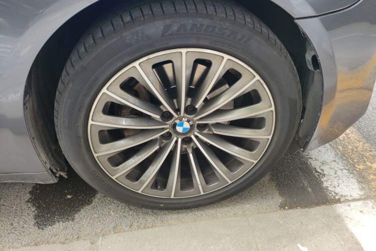 Used BMW 7 Series 2011 730Li Elegant Model Right Front Wheel Hub