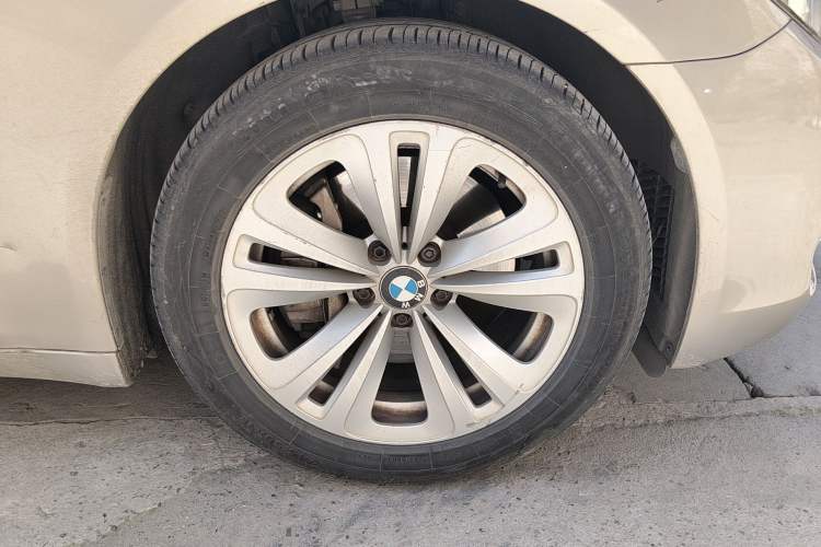 Used BMW 7 Series 2011 730Li Elegant Model Right Front Wheel Hub