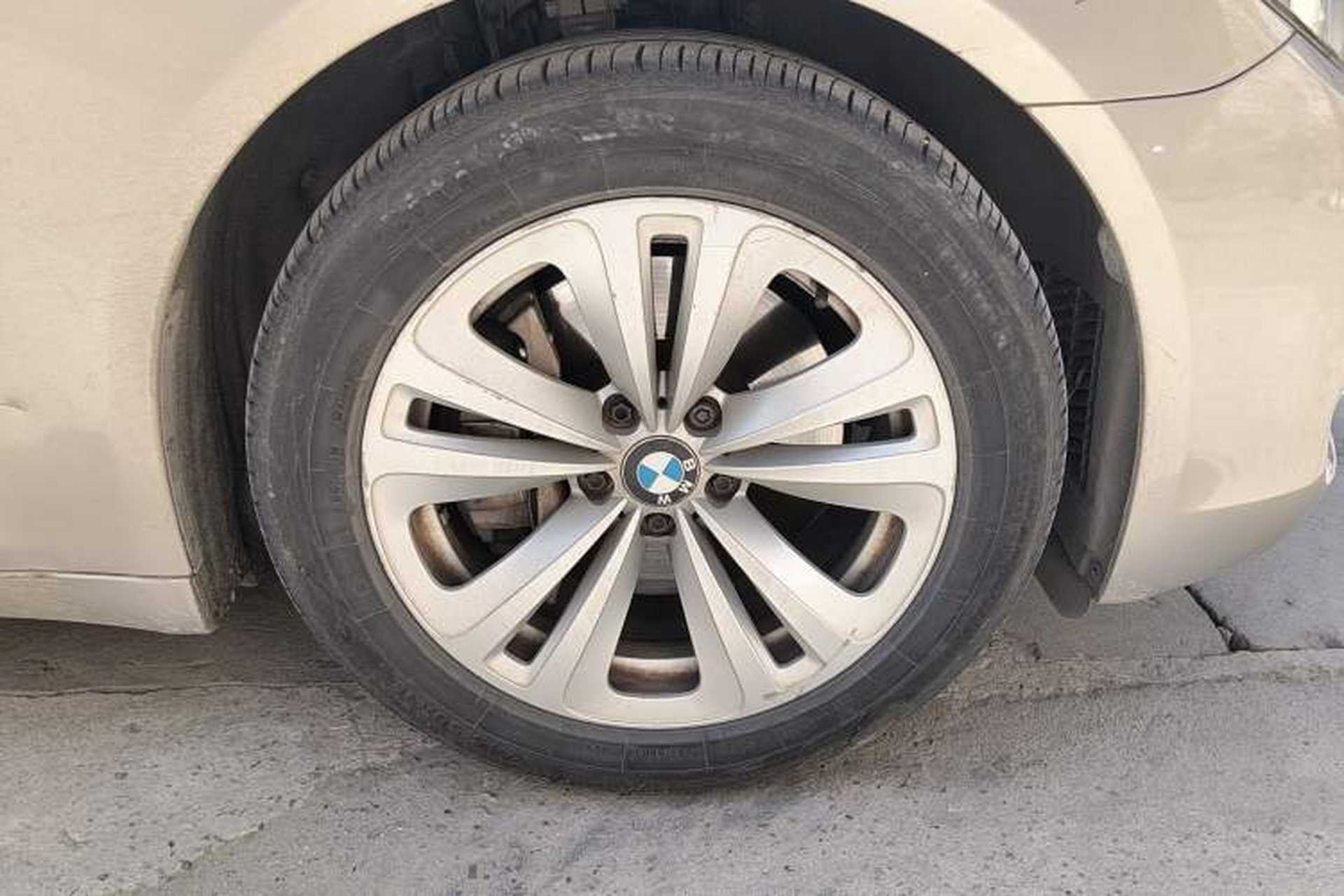 Used BMW 7 Series 2011 730Li Elegant Model Right Front Wheel Hub